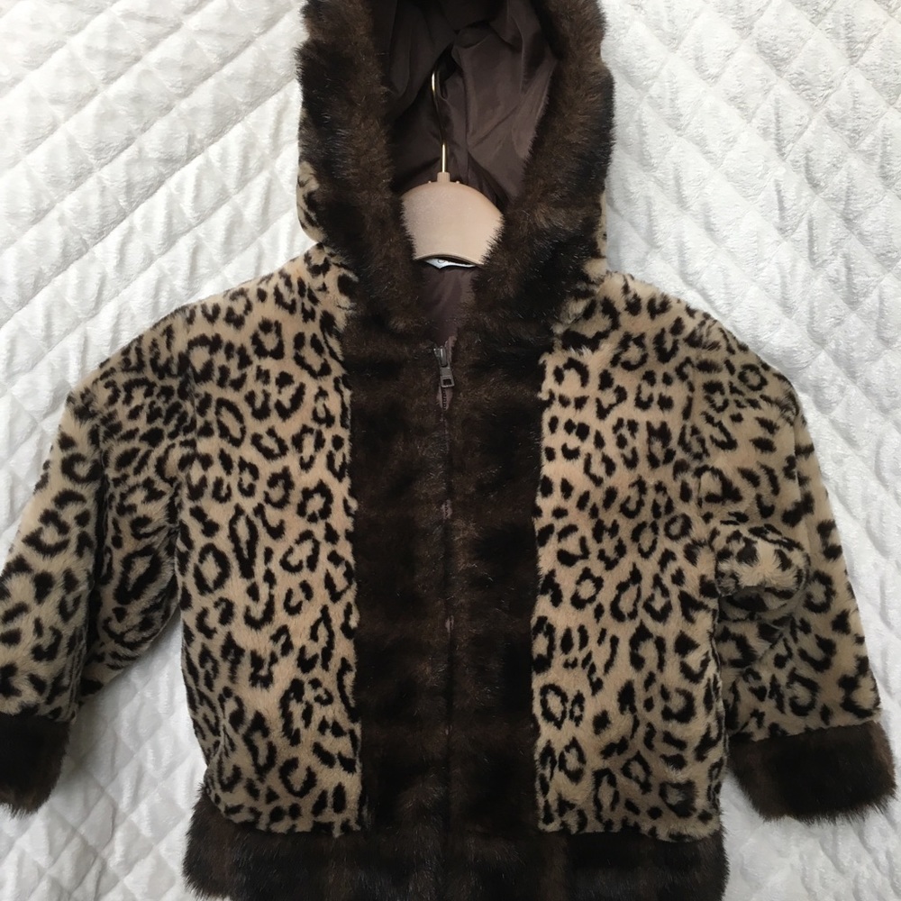 Girls hooded faux fur zipper coat. Lined.